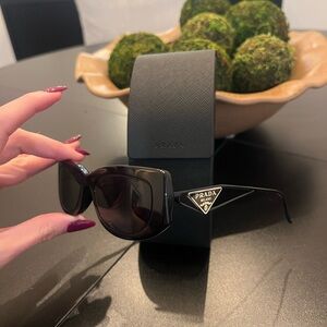 PRADA Black Sunglasses w/ Triangle Logo & Case 🖤